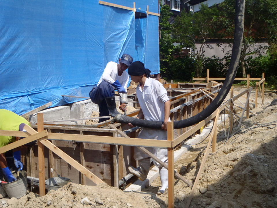 基礎工事中