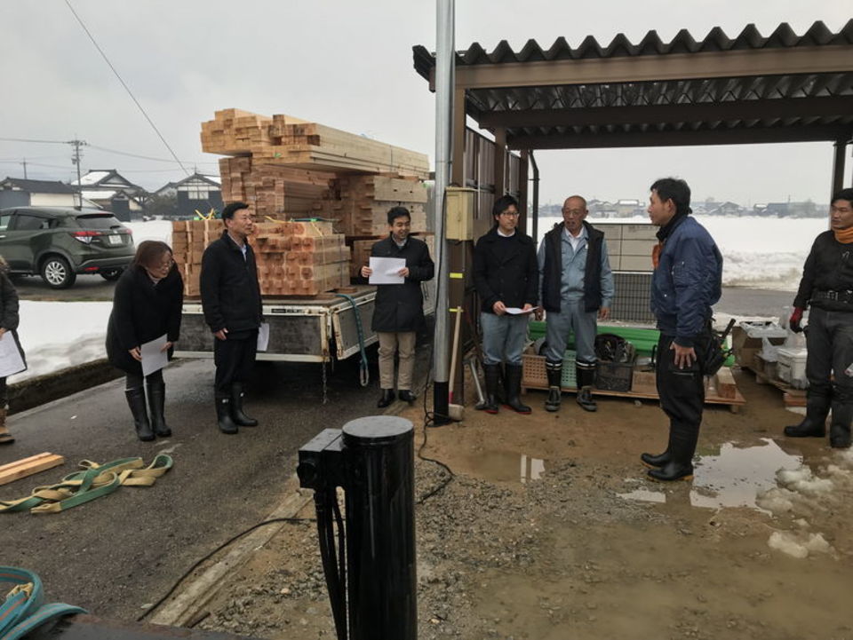 建方の朝礼