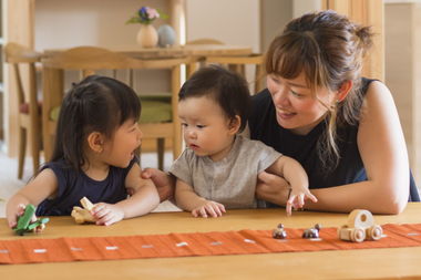 座卓で親子一緒