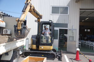 コドモ工務店　ユンボ体験