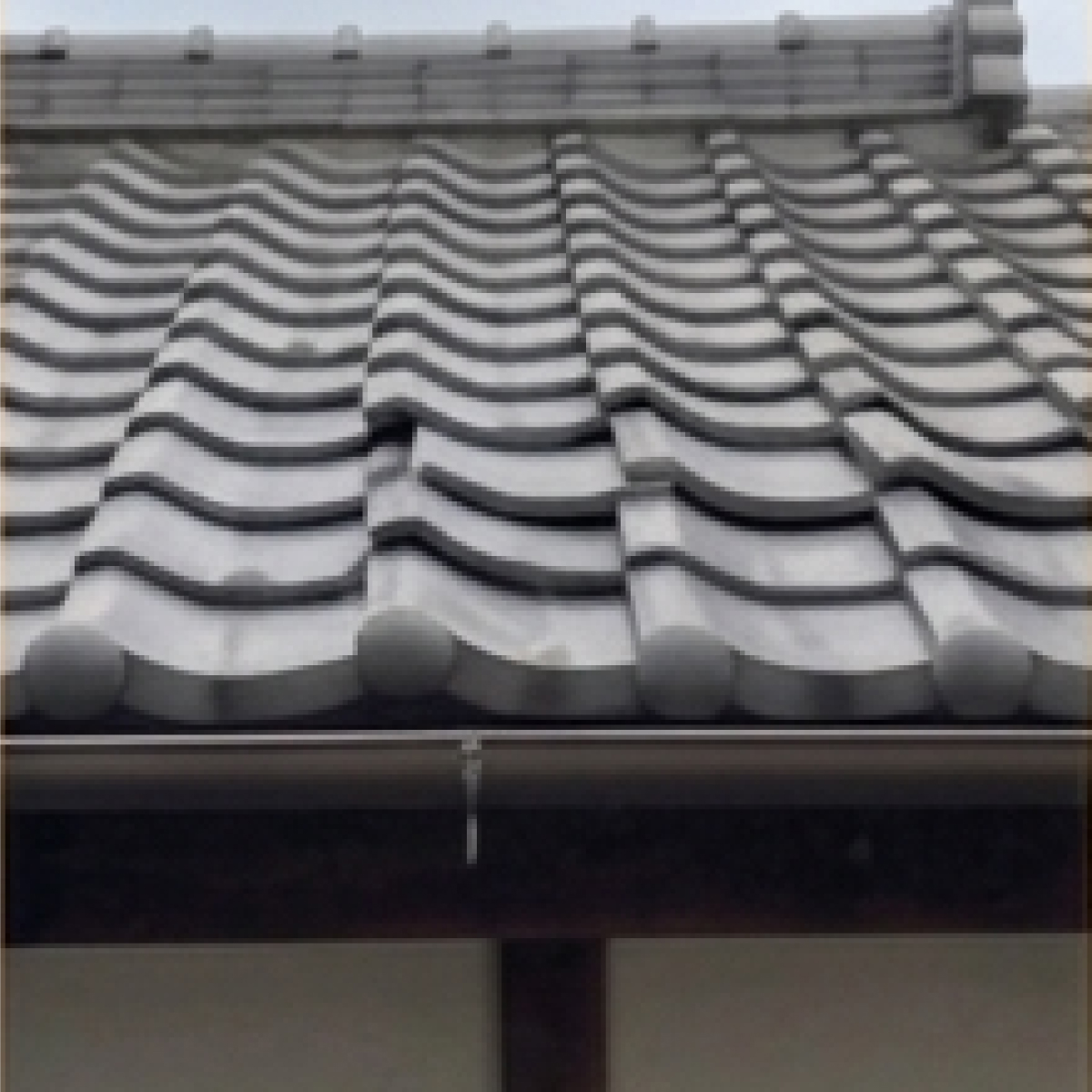 5.屋根の「瓦のズレ」