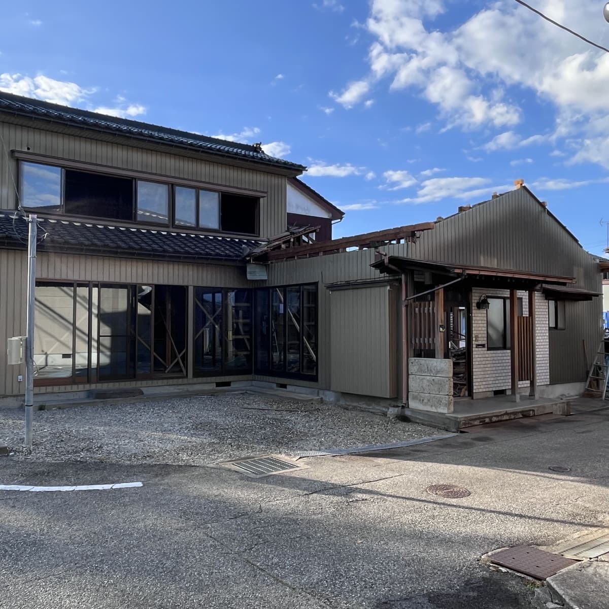 下屋の屋根がなくなりました