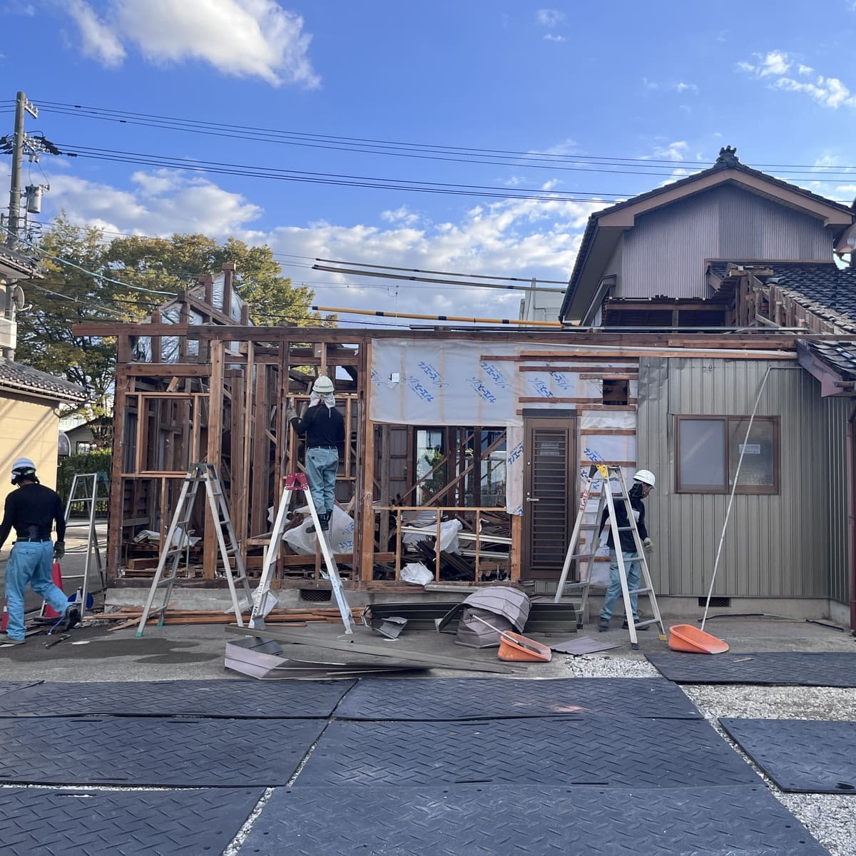 下屋の外壁・内壁も解体します。